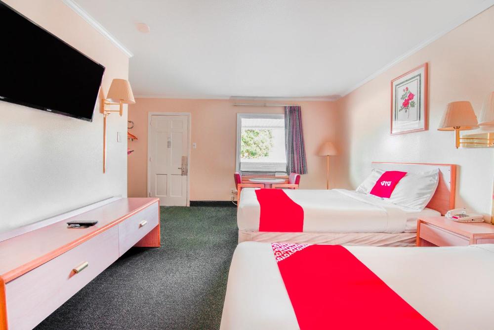 Double Room with Two Double Beds Smoking interior